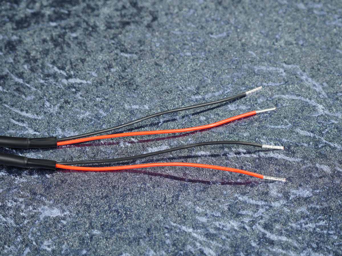 Lautsprecherkabel 'Meridian' 2x1,5 mm² mit Spreizspangen-Bananenstecker einseitig
