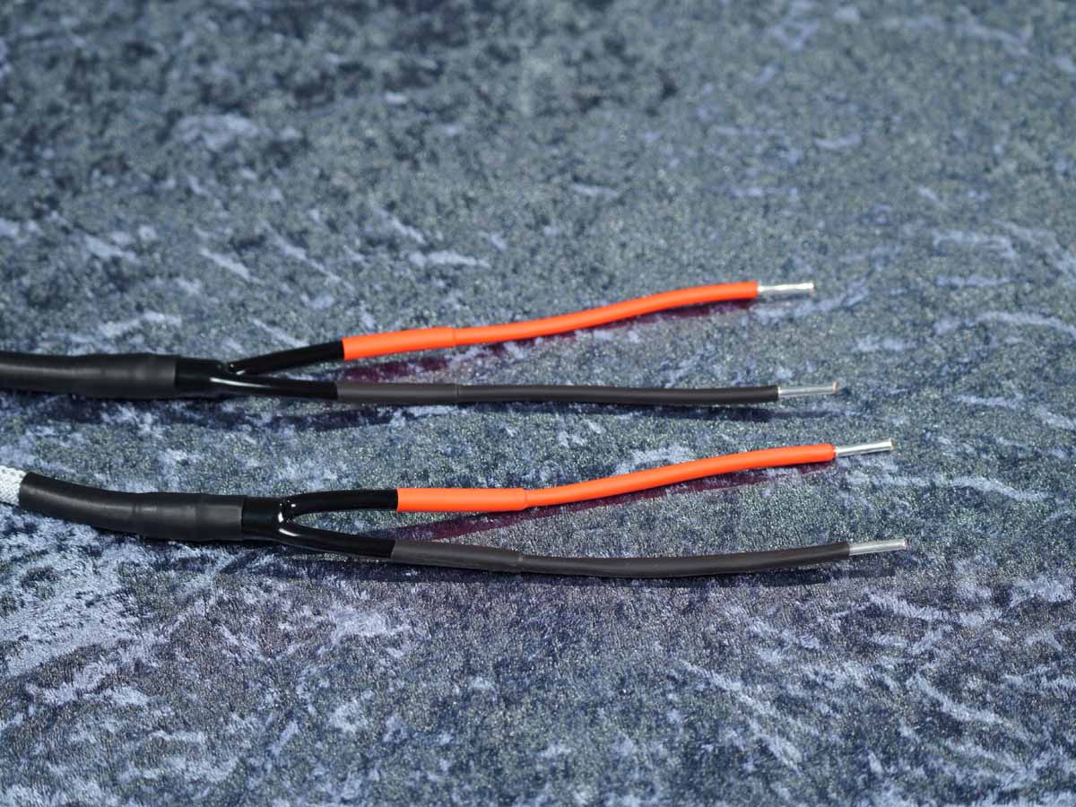 Lautsprecherkabel 'Meridian' 2x2,5 mm² Gfl mit Lamellen-Bananenstecker einseitig