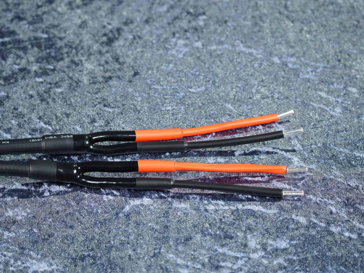 Lautsprecherkabel 'Meridian' 2x4,0 mm² Gfl mit Spreizspangen-Bananenstecker einseitig