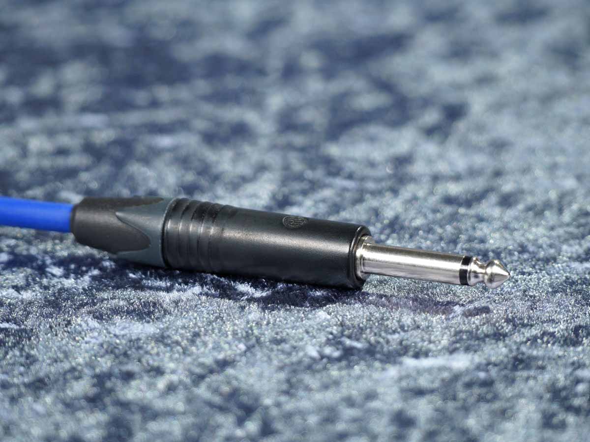 Instrumentenkabel Sommer 'Tricone XXL' blau - Neutrik Klinke auf Winkelklinke schwarz