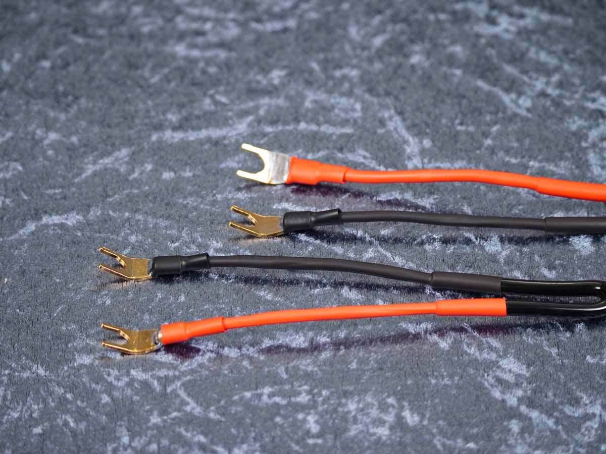 Lautsprecherkabel 'Meridian' 2x1,5 mm² Gfl Lamellen-Bananenstecker auf CTA01 Kabelschuhe