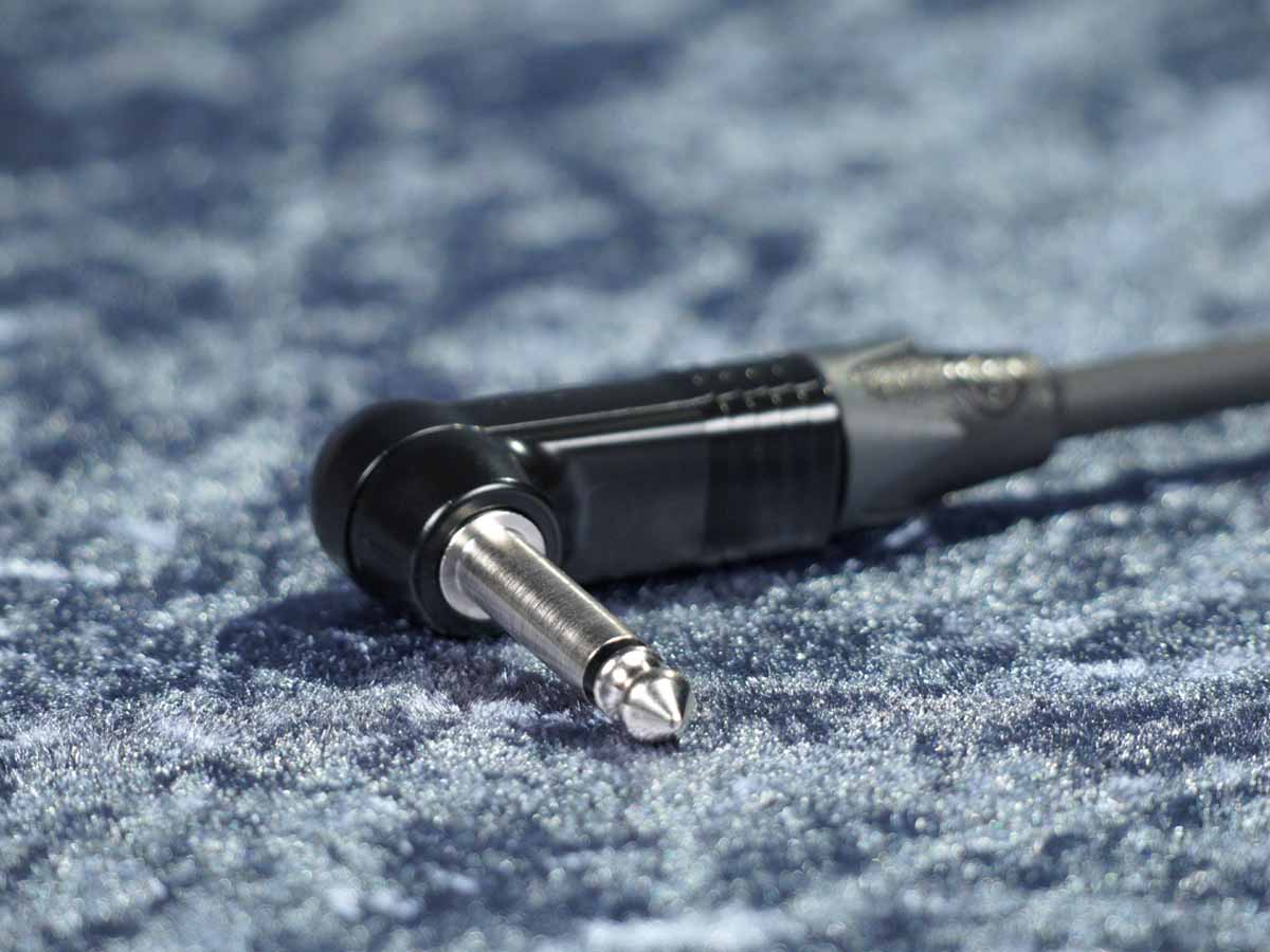 Instrumentenkabel Sommer 'Tricone XXL' schwarz - Neutrik Klinke auf Winkelklinke schwarz