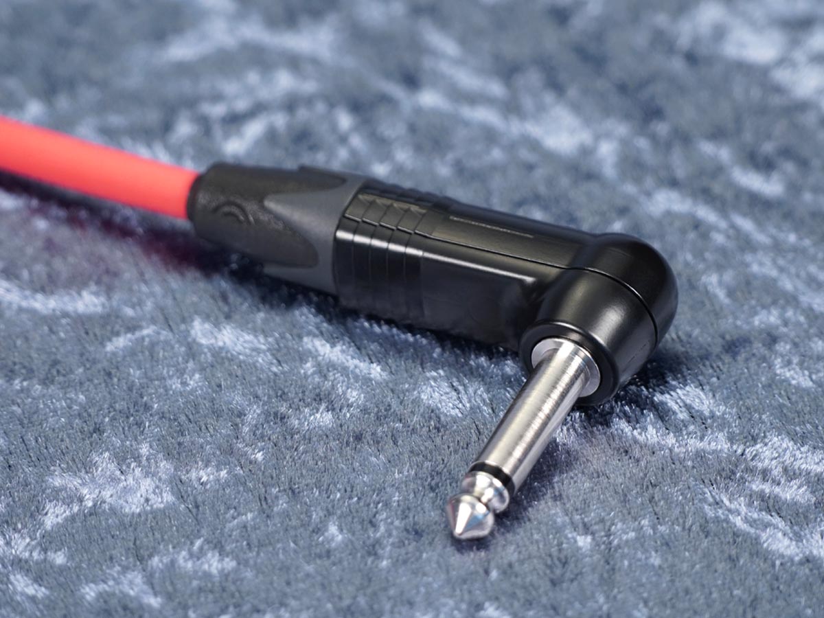 Instrumentenkabel Sommer 'Tricone XXL' rot - Neutrik Klinke auf Winkelklinke schwarz